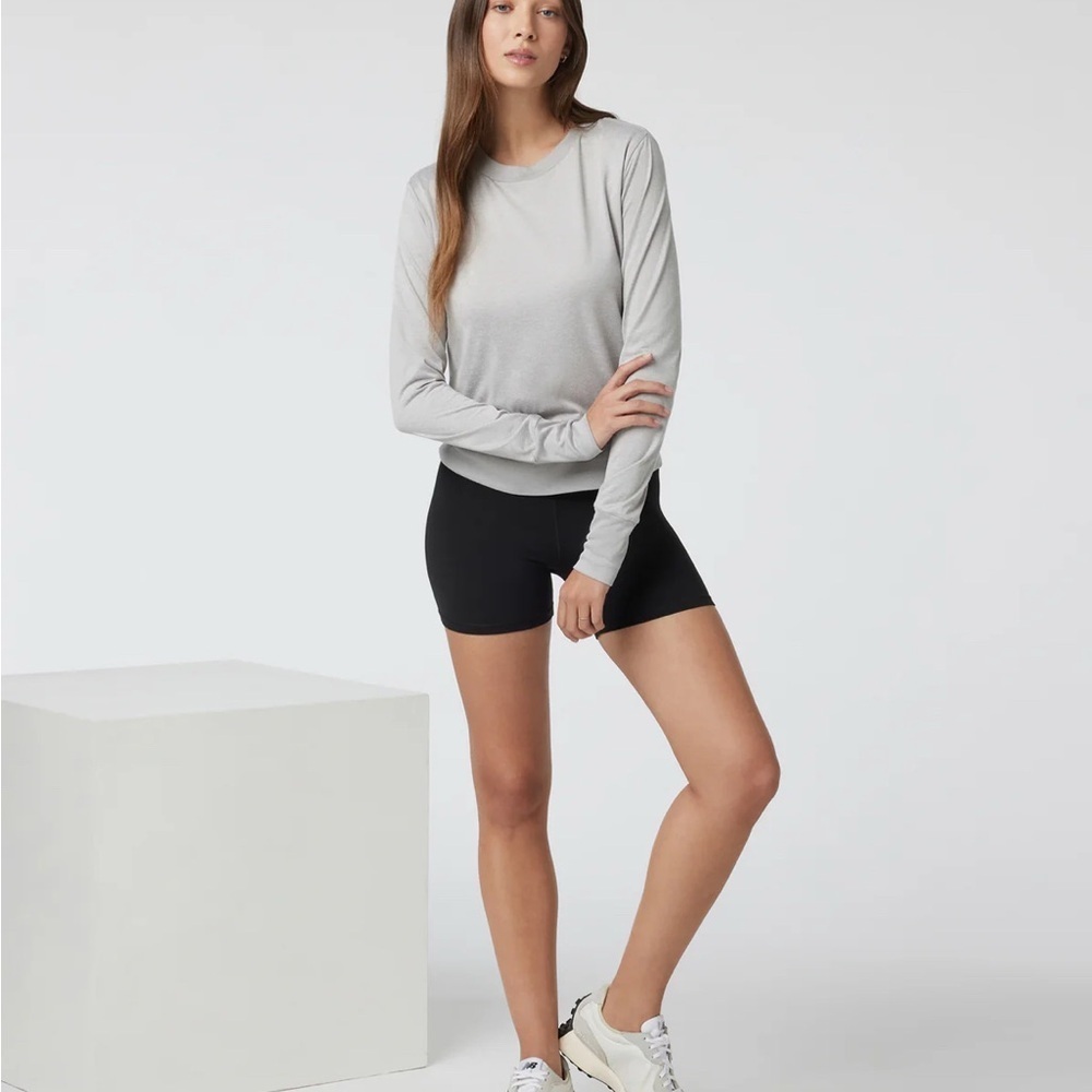 Vuori Daydream Crew in Light Heather Gray XL